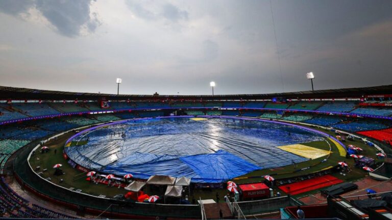 RCB vs KKR: रायपुर में बारिश से टॉस में देरी, जानें मैच का ताज़ा हाल