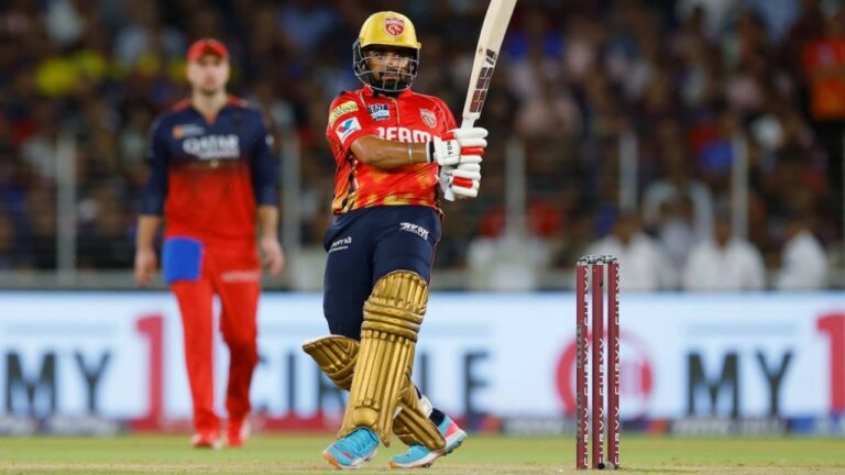 IPL 2026: RCB प्लेऑफ के करीब, संघर्षरत PBKS के सामने चुनौती