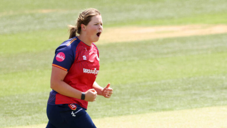 Grace Scrivens fifty sets up Essex in Headingley thriller – वाइटलिटी ब्लास्ट: ग्रेस स्क्रिवेंस के अर्धशतक से एसेक्स ने यॉर्कशायर को हराया